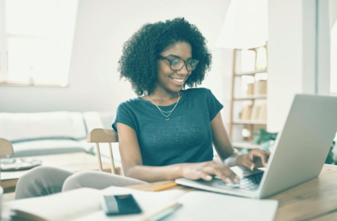 Equipo Solenivoryka trabajando en plataforma de webinars